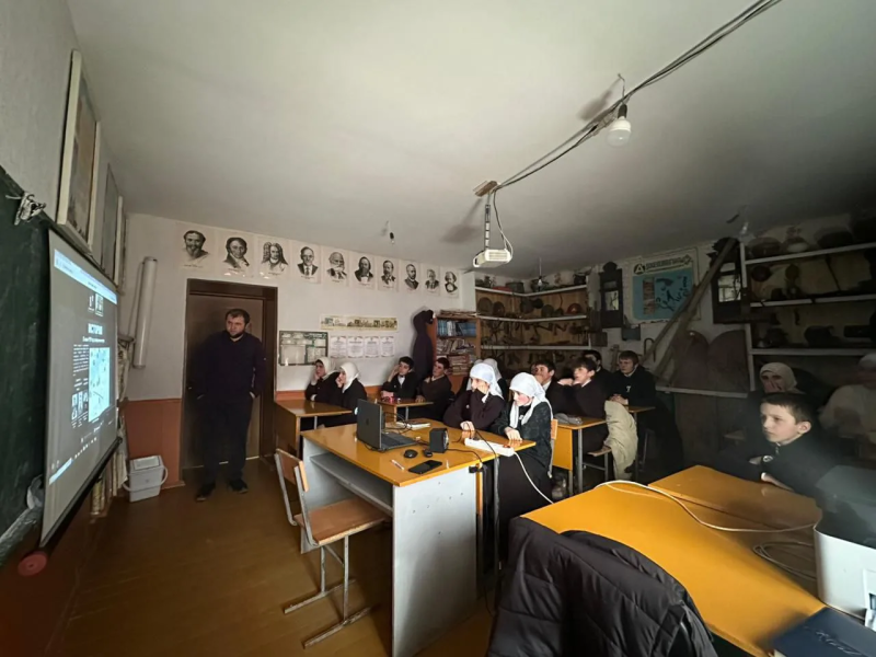 Классный час на тему: "Опасность онлайн: экстремизм и терроризм. Будьте бдительны.".